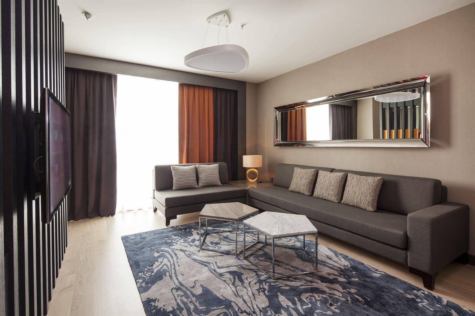 Ramada Hotel & Suites By Wyndham Izmir Kemalpasa Экстерьер фото